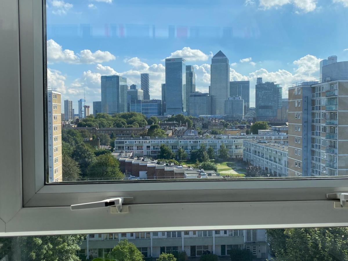 Bedroom With An Office Desk In A Shared 2 Bedroom Flat Near Canary Wharf Londres Extérieur photo